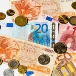 El Tesoro coloca 4.800 millones en bonos, más de lo previsto, y sitúa por debajo del 6% el interés a 10 años