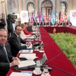 El presidente de la Junta, Juan Vicente Herrera, a su llegada a la mesa de la Conferencia, en el Senado