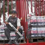 Un camión de una reconocida marca circula por la capital con su habitual servicio de protección