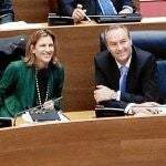 Fabra en Les Corts junto a la Paula Sánchez de León
