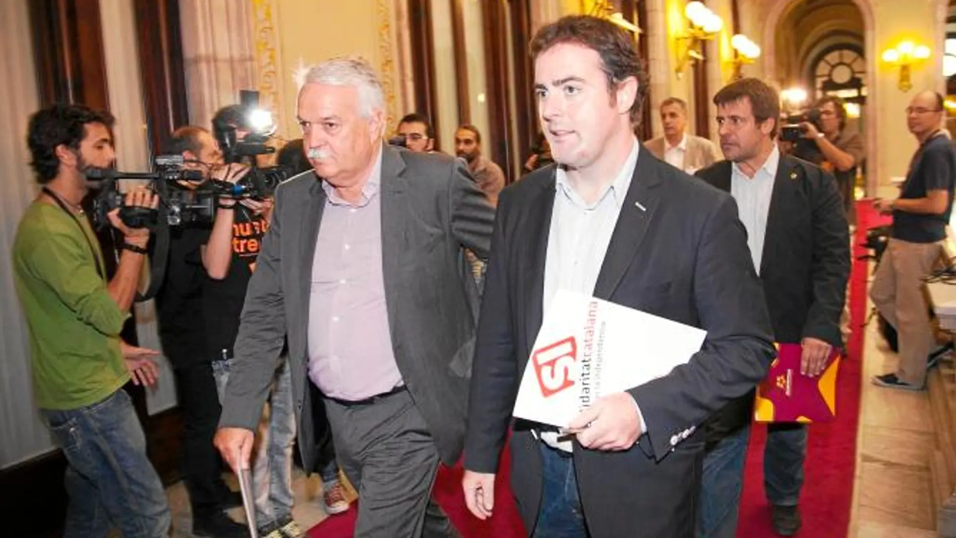 Toni Strubell y Uriel Bertran representaron a SI, junto a López Tena