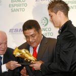 Di Stéfano y Eusebio entregaron a Cristiano Ronaldo la Bota de Oro