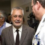 El PSOE de Sevilla «salva la cara» a Griñán