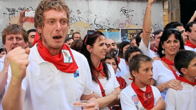 El líder de Bildu en Navarra abuchea el paso de San Fermín