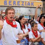El líder de Bildu en Navarra abuchea el paso de San Fermín