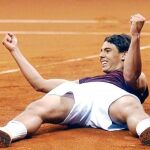 Nadal, al final de su partido ante Roddick en La Cartuja. Era el 2-0 para España en la final de 2004