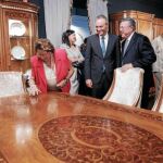 El presidente de la Generalitat, Alberto Fabra, y la alcaldesa de Valencia, Rita Barberá, ayer durante la inauguración de Hábitat Valencia