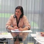 La consellera de Educación, María José Català y el presidente de Avacu, Fernando Móner, trataron ayer la adquisición de los libros de texto al inicio del curso