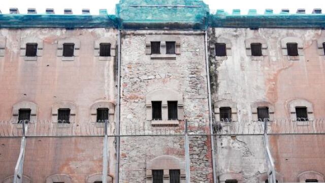 Imagen del edificio de la prisión Modelo de Barcelona, visiblemente deteriorada