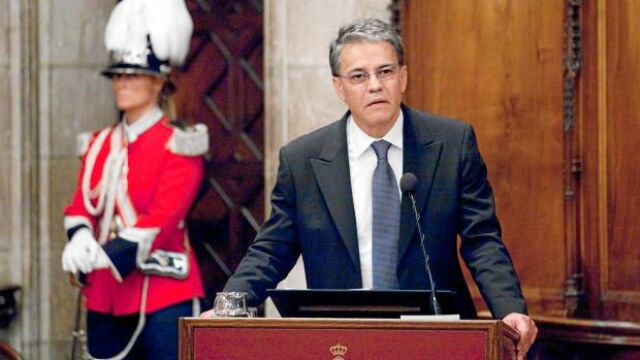El periodista Joaquim Maria Puyal, «el pregonero de la lengua», inauguró ayer las fiestas de la Mercè en el Ayuntamiento de Barcelona