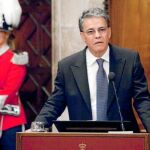 El periodista Joaquim Maria Puyal, «el pregonero de la lengua», inauguró ayer las fiestas de la Mercè en el Ayuntamiento de Barcelona