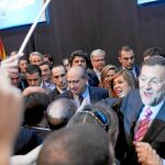 Jorge Fernández, Mariano Rajoy y Alicia Sánchez-Camacho anoche en Castelldefels