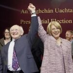 Michael D Higgins junto a su mujer Sabine