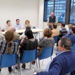Juan Espadas, durante la reunión con entidades vecinales de la zona