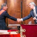 Alberto Fernández felicita al nuevo alcalde el día de la investidura