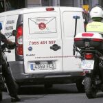 El caso se abrió en septiembre de 2009, a raíz de la detención de un polícia local por un asunto de drogas, tras hallar información en su taquilla