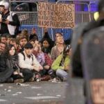 La UIP se prepara antes de intervenir el pasado sábado durante la manifestación en el Congreso