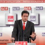 Óscar López comparece ante la prensa, ayer en Valladolid