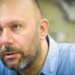 «Si el PP quiere recortes, que elimine el Senado, que sólo sirve para colocar dinosaurios»