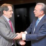 En la imagen, el presidente de Banc dels Aliments, Antoni Sansalvadó, y el presidente de La Caixa, Isidre Fainé