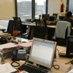 Más trabajadoras, pero con jornada reducida y peor sueldo