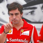 El asturiano hace un gesto a los fotógrafos tras la sesión de clasificación disputada ayer en Suzuka