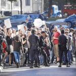 Decenas de personas jalearon ayer a los imputados frente a la Audiencia Nacional tras conocerse el archivo de la causa