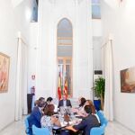 Císcar advierte de que o se hacen ERE o se cierran empresas