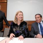 Los consejeros de Hacienda y Sanidad, Pilar del Olmo y Antonio María Sáez Aguado, ayer en Peñafiel