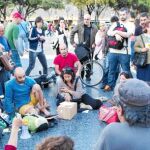 «Todos a la calle» en una plaza vacía