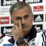El entrenador portugués del Real Madrid José Mourinho, durante la rueda de prensa que ha ofrecido hoy previa al partido correspondiente a la novena jornada de Liga