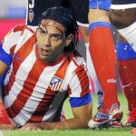 Falcao, ensangrentado en el suelo después de que Soldado le golpeara con un taco