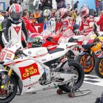 KEVIN Schwantz encabezó la vuelta de honor a Marco con su moto. El italiano Pirro lloró en el podio
