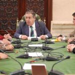 El alcalde, Juan Ignacio Zoido, preside la reunión con los trabajadores en la que se pactó la suspensión de la convocatoria de huelga