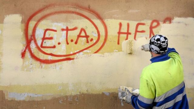 Las asociaciones de escoltas aseguran que las pintadas y la agresión verbal continúan
