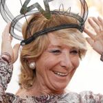 Aguirre inauguró ayer en Ifema la XIX edición de la Feria de Arte «Estampa 2011», con la concesión del Premio de la Comunidad de Madrid al pintor Nico Munuera