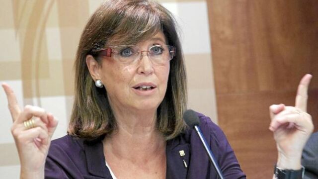 Rigau ahorra 197 millones del salario de los profesores y los administrativos