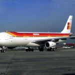 Iberia crea una línea de bajo coste que empezará a operar en verano de 2012