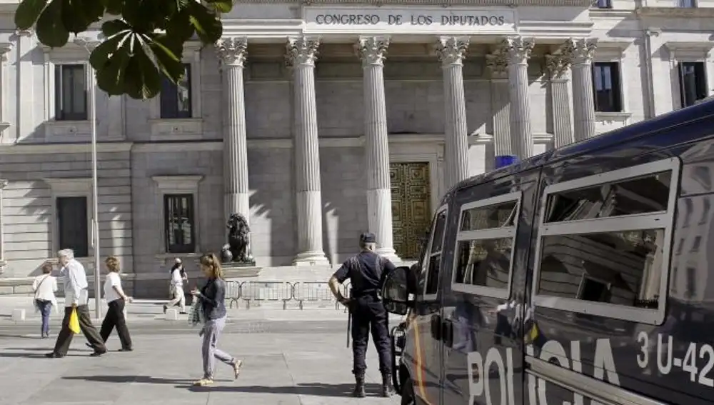 La Policía ha tomado posiciones en torno al Congreso ante las marchas de mañana