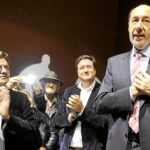 El candidato socialista a la Presidencia del Gobierno, Alfredo Pérez Rubalcaba, junto al líder autonómico, Óscar López