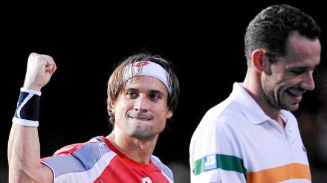 Ferrer celebra su victoria ante el francés Llodra