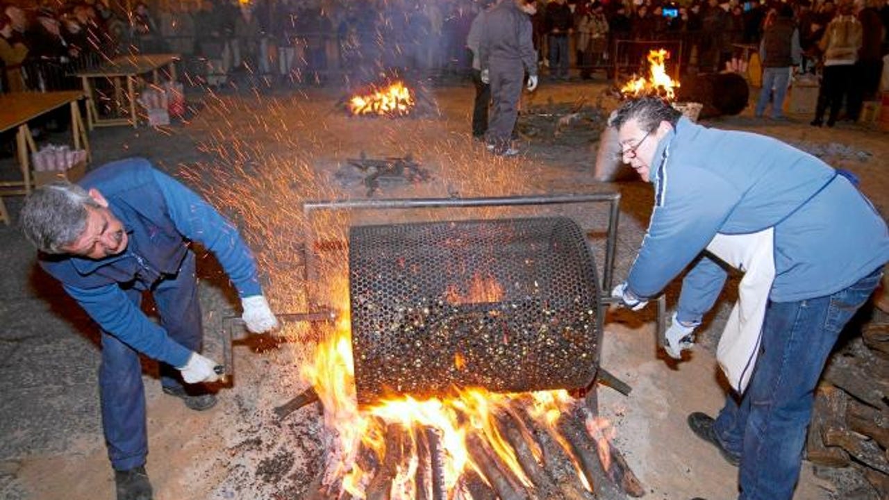 Magostos en Galicia 2025: dónde y cuándo se celebran las fiestas de la castaña