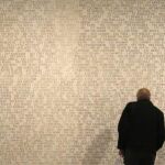 Una gran retrospectiva muestra en el Reina Sofía la dualidad de Alighiero Boetti