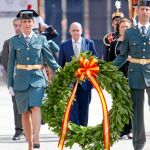 El ministro del Interior, Jorge Fernández Díaz, presidió en Zaragoza la ofrenda a la Virgen del Pilar, patrona de la Guardia Civil desde hace casi ya cien años