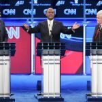 Cain, en el centro, durante uno de los debates