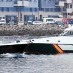 Una patrulla de la Guardia Civil junto a una de la Royal Gibraltar Police