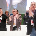 Pere Navarro, proclamado primer secretario del PSC, ante la mirada de Ros y Elena, sus contrincantes