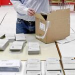 Ayer comenzaron a colocarse las papeletas en los colegios electorales