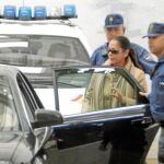 Isabel Pantoja, saliendo de los juzgados de Marbella en mayo de 2007 al quedar en libertad tras abonar una fianza de 90.000 euros