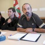 Simpatizantes abertzales protestan ayer en la localidad francesa de Mauleon por la entrega a España de la ex dirigente batasuna